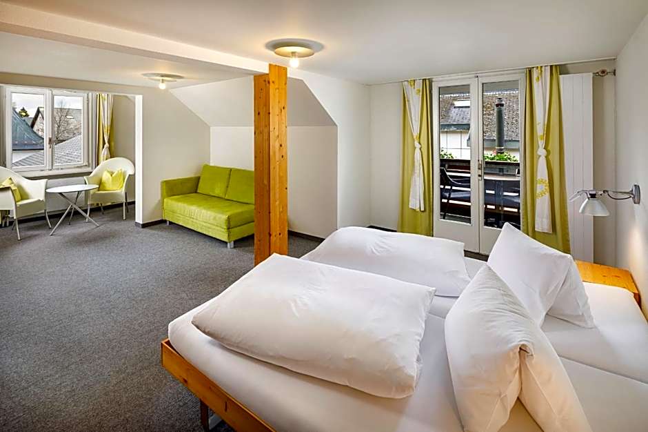 Hirschen Guesthouse - Village Hotel