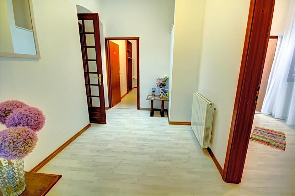 City point rooms & more