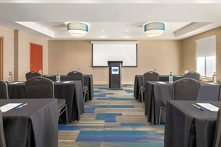 Holiday Inn Express & Suites Philadelphia - Mt. Laurel By IHG