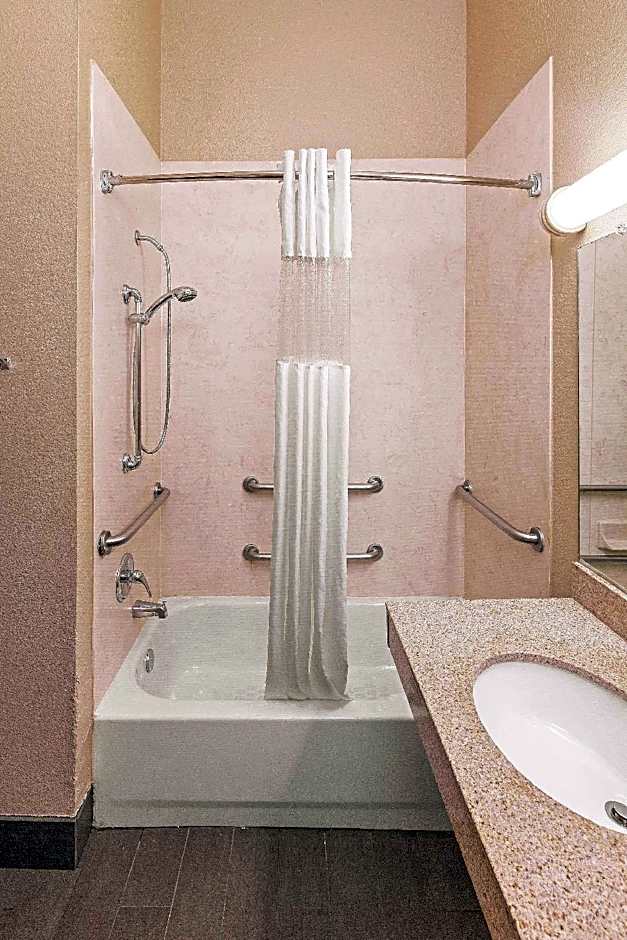 La Quinta Inn & Suites by Wyndham Houston Hobby Airport