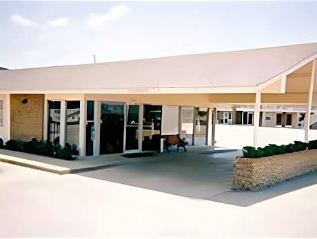 Nendels Inn & Suites Dodge City Airport