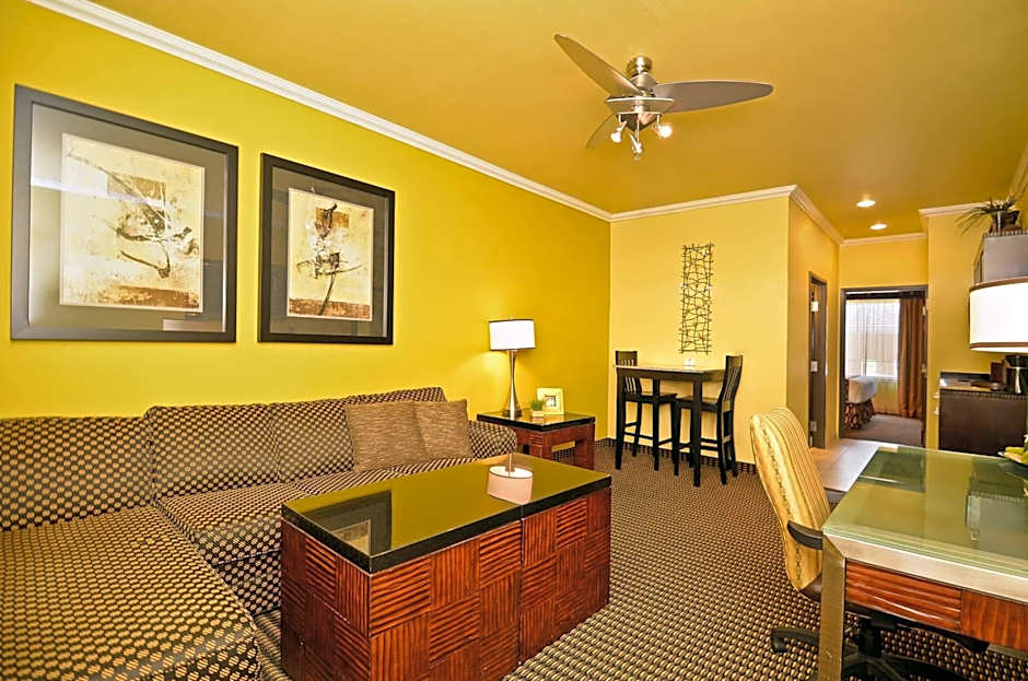 Best Western Plus Christopher Inn & Suites