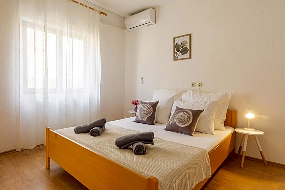 Apartment and Room Bacic