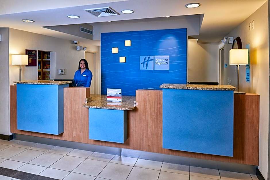 Holiday Inn Express & Suites El Paso Airport By IHG