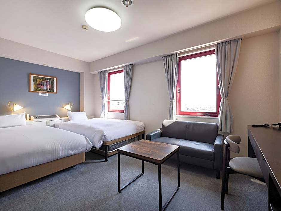 Photo 1 of 8 of Standard Triple Room - Smoking