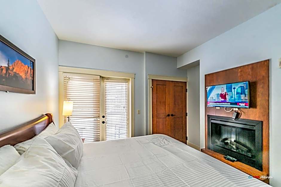 Solara Suite with Indoor Pool / Hot tub / Parking