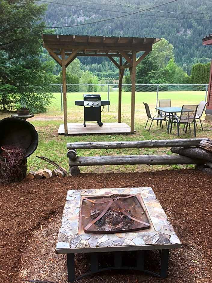 Old Towne Inne Chuckwagon Bar & Grill