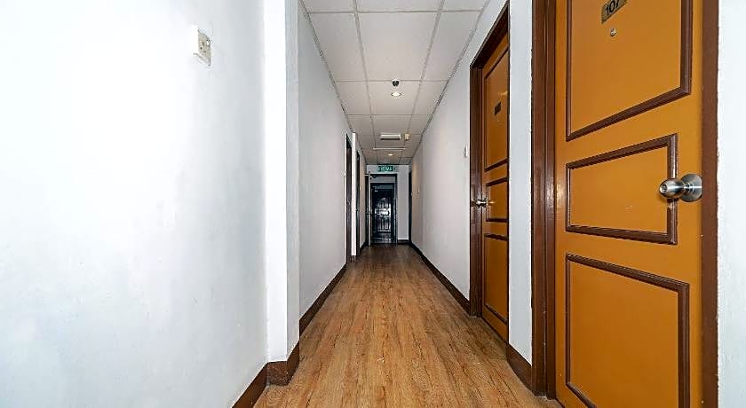 OYO 89864 Hotel Holiday Park