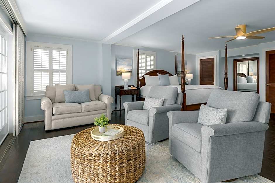 Elizabeth Pointe Lodge