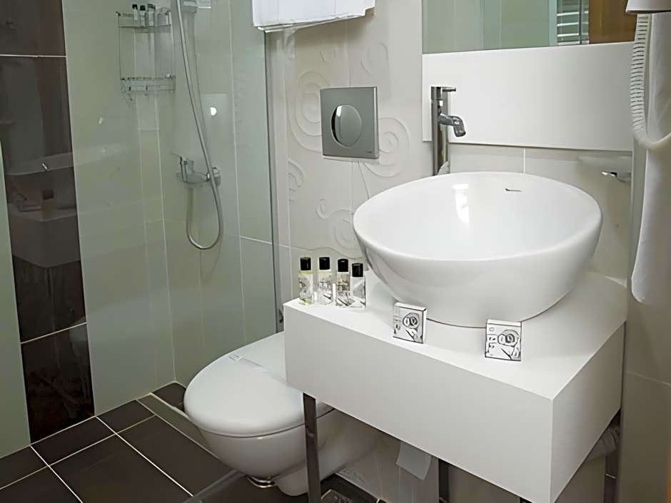 Golden Rain Hotel Old City