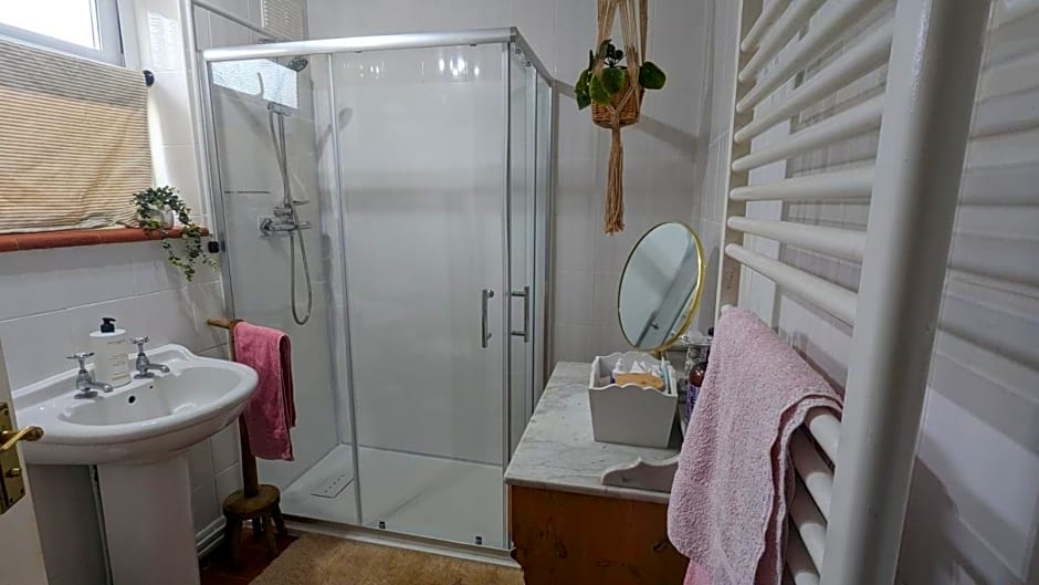 Hazler Lodge guest house