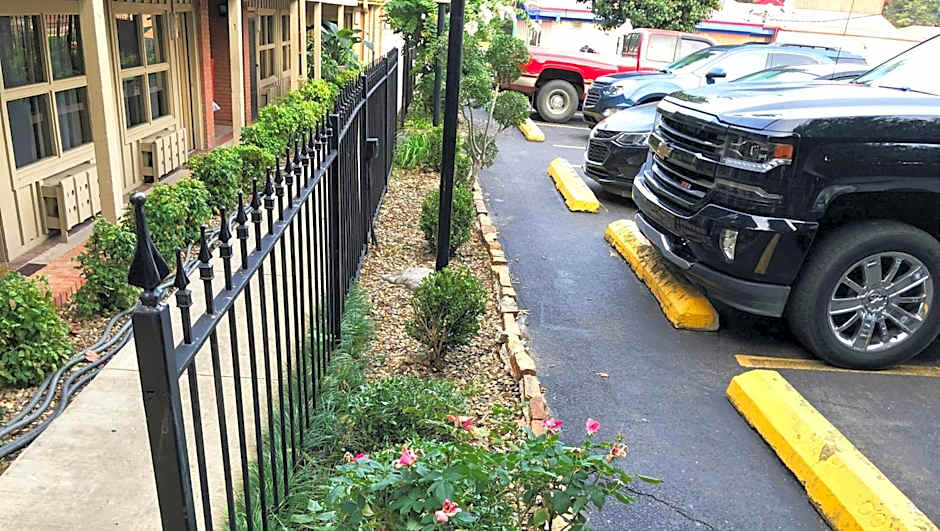 Charles Wesley Motor Lodge Broken Bow