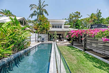 ‘Villa Ohana Pono’ Luxury Family Home in Sunshine