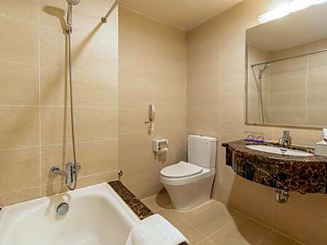 DELUXE QUEEN ROOM