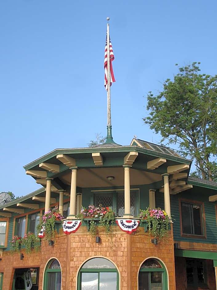 The Lodges at Cresthaven