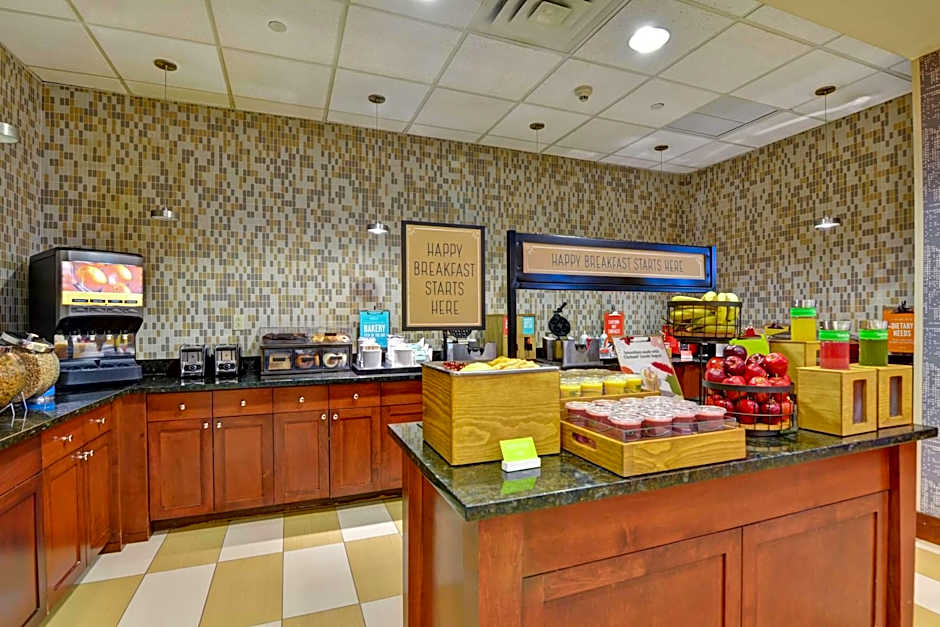 Hampton Inn By Hilton & Suites Newark-Harrison-Riverwalk