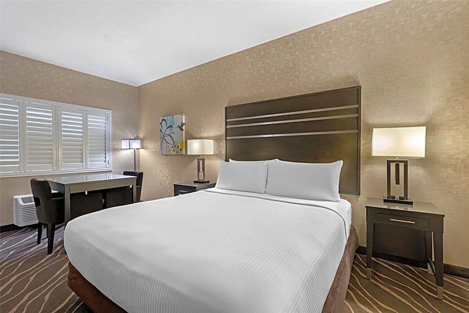 Best Western Plus Park Place Inn - Mini Suites
