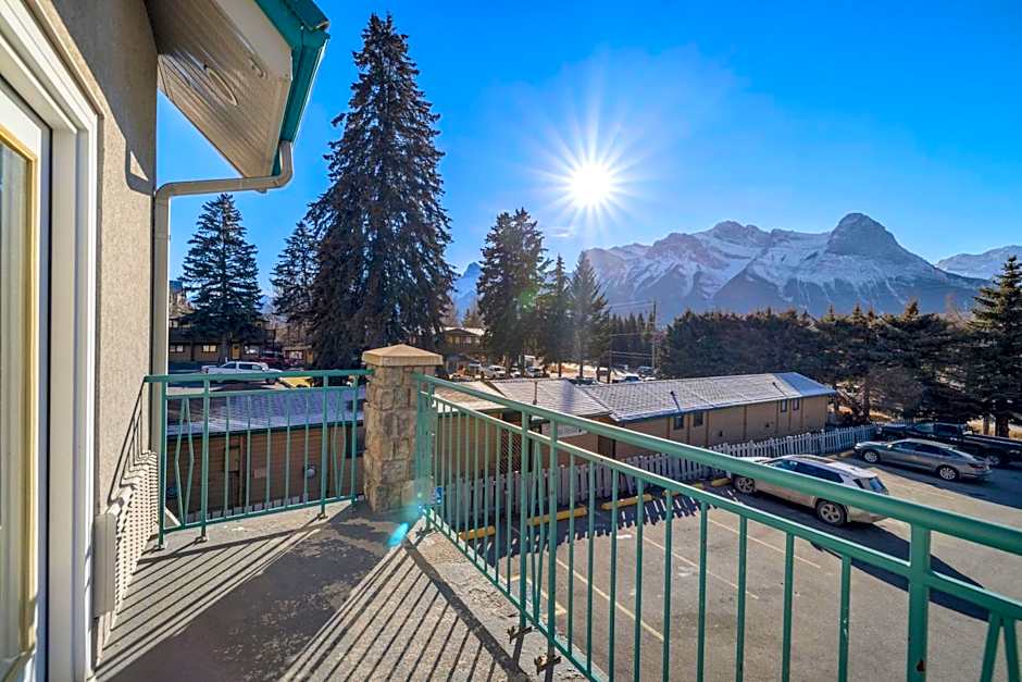 Pocaterra Inn & Waterslide