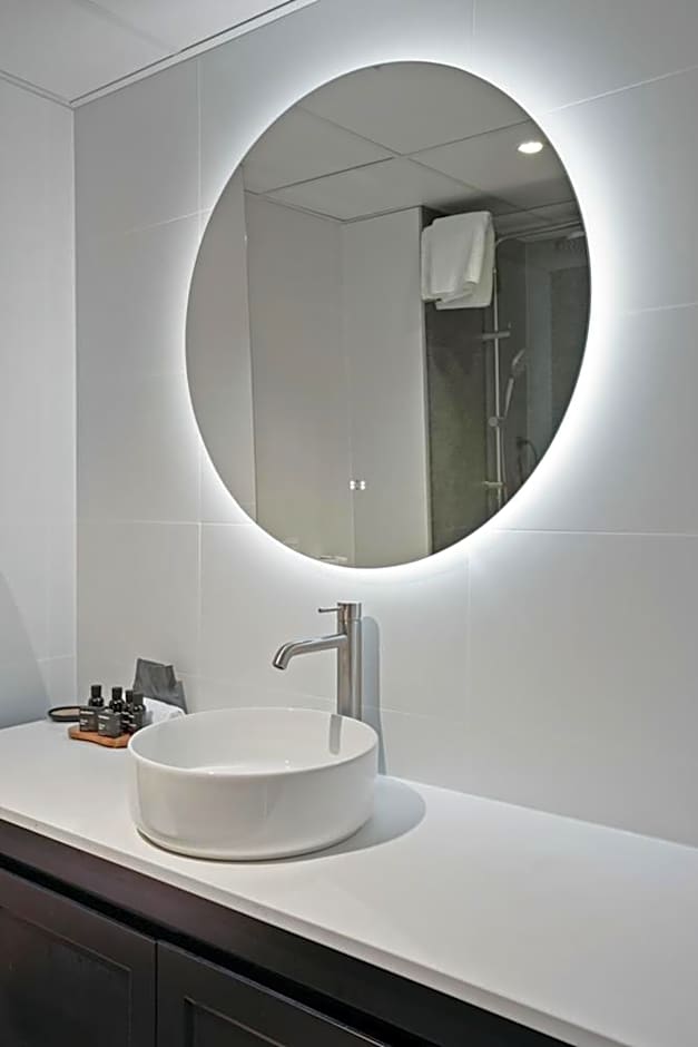 Rydges Gladstone Hotel