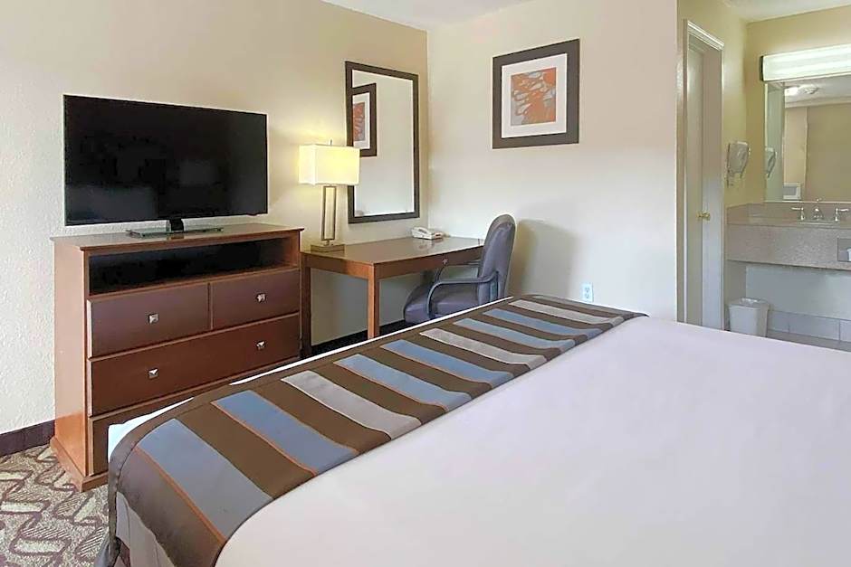 Super 8 by Wyndham Greensburg-Latrobe
