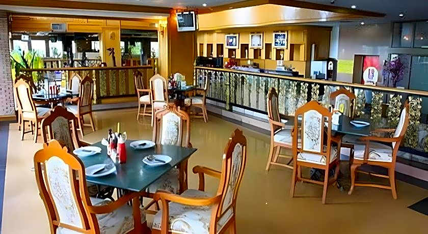 OYO 75466 13 Coins Bang Yai Hotel