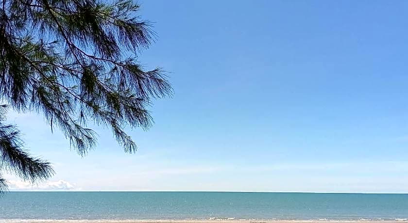 Beachfront Hotel Cha Am