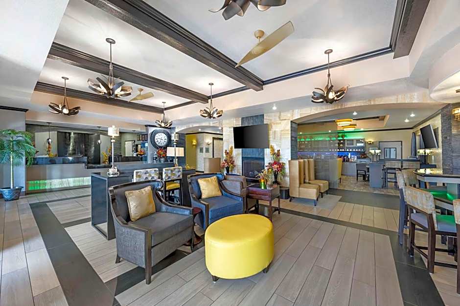 Best Western Plus Emerald Inn & Suites