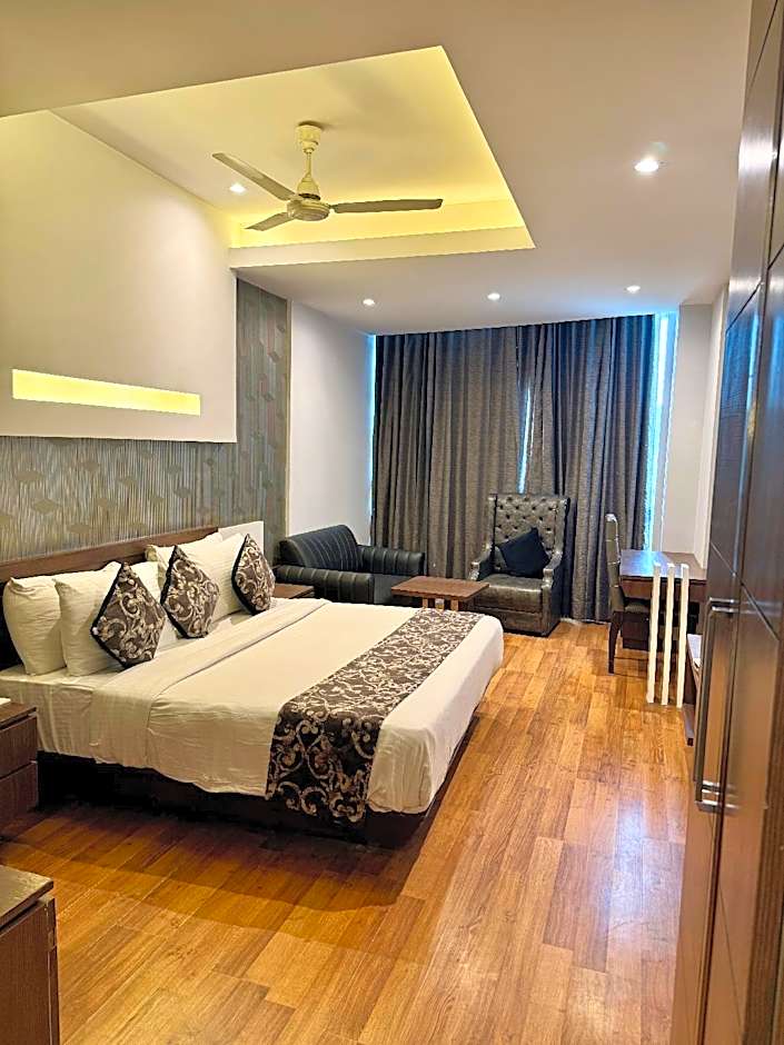 Hotel Narulas Aurrum