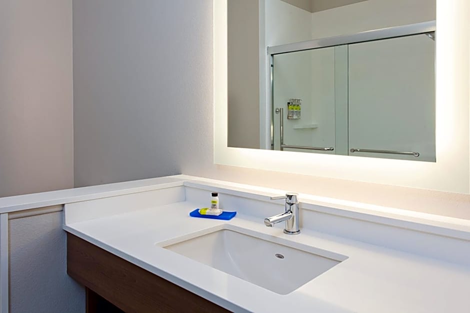 Holiday Inn Express and Suites Moses Lake By IHG