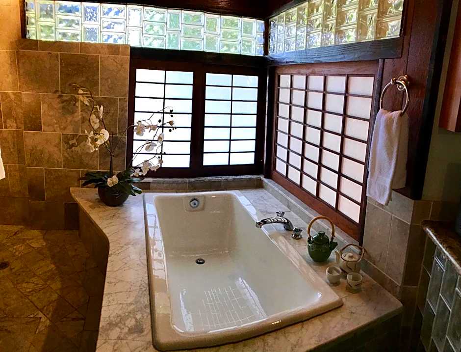 Hale Maluhia Country Inn