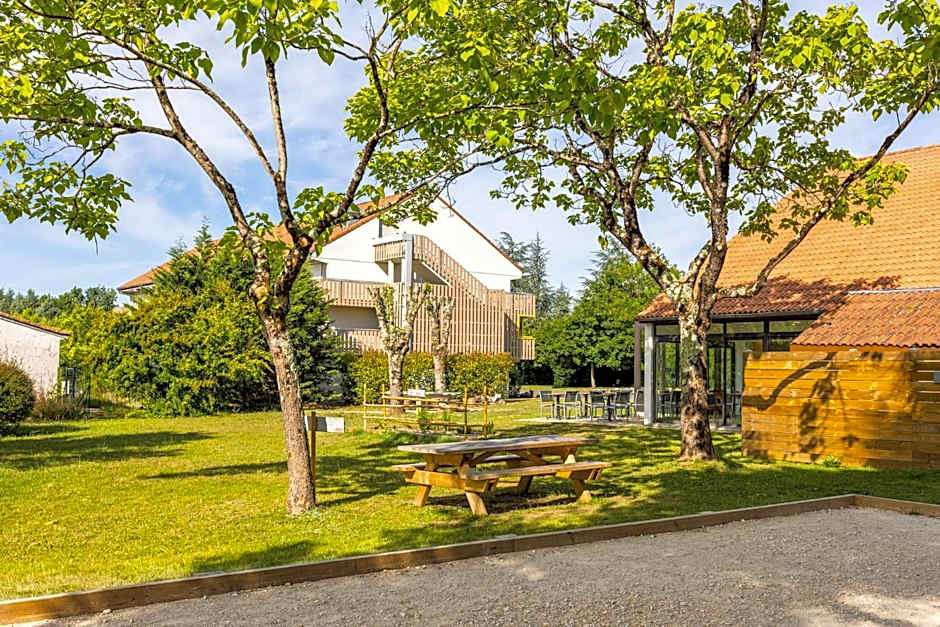 greet hotel restaurant Angouleme Ouest