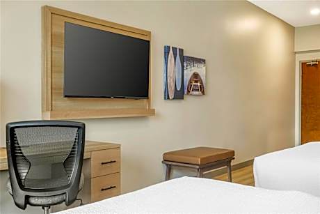 Queen Room with Two Queen Beds and Roll-In Shower - Mobility Accessible