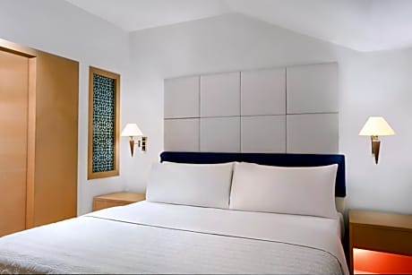 Duplex Suite, Club level, 1 Bedroom Bi-level Suite, 1 King, City view, Balcony with 10% F & B discount
