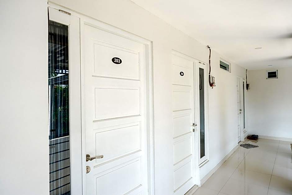 RedDoorz Plus Syariah near Stasiun Tegal 2