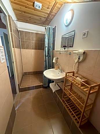 Quadruple Room with Private Bathroom