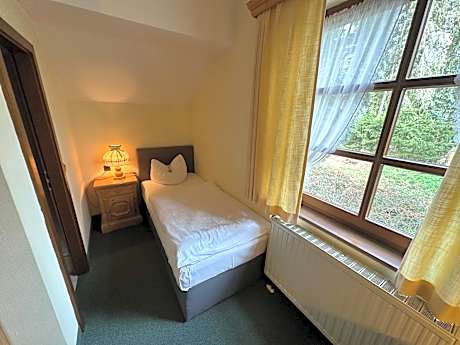 Standard Single Room with Shower