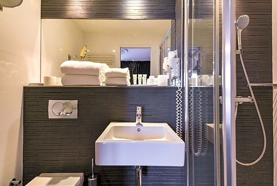 First Hotel Paris Tour Eiffel