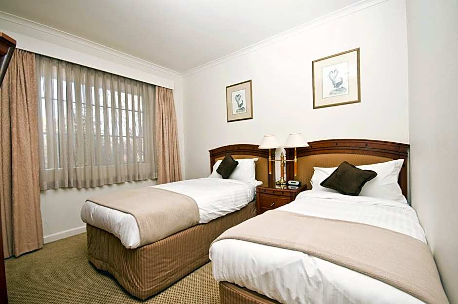 Country Plaza Motel