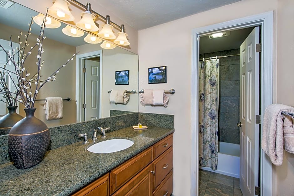 Tahoe Lakeshore Lodge & Spa