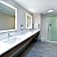 Holiday Inn Express & Suites Milwaukee NW - Park Place By IHG