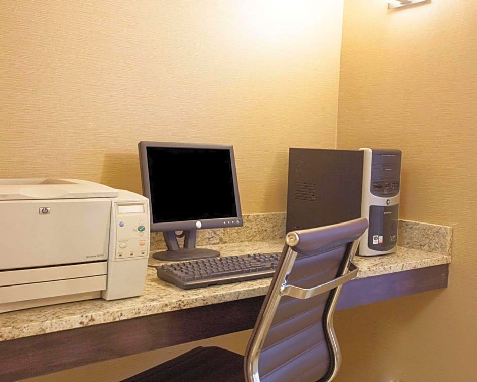 Quality Inn & Suites I-40 East