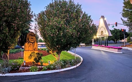 Los Gatos Lodge