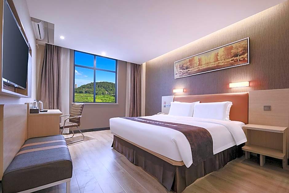 7 Days Premium Wuhan Caidian Square Branch