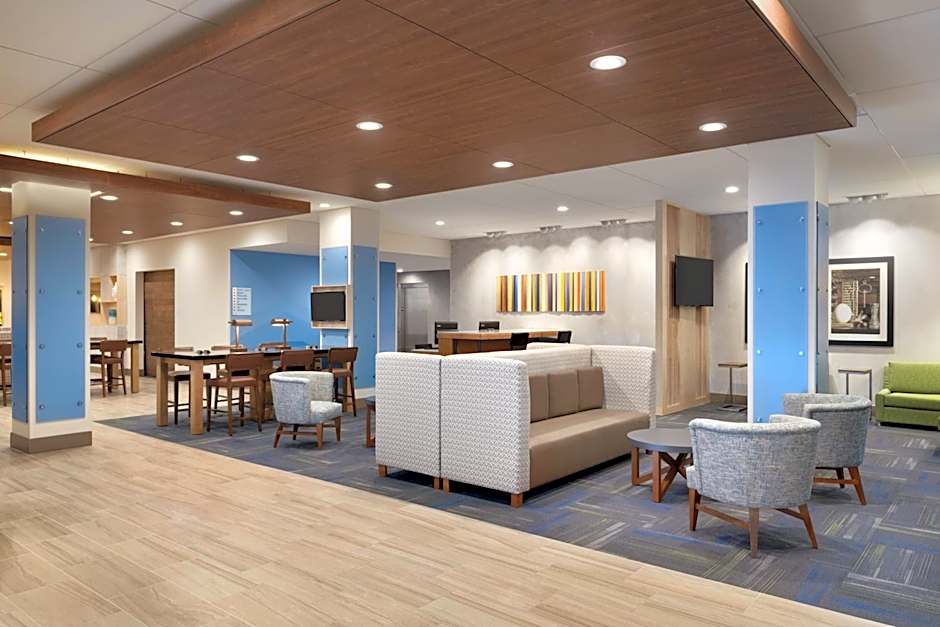 Holiday Inn Express & Suites Cincinnati South - Wilder By IHG