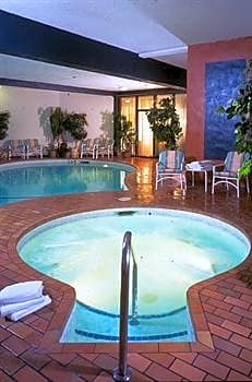 Hotel Canoe and Suites