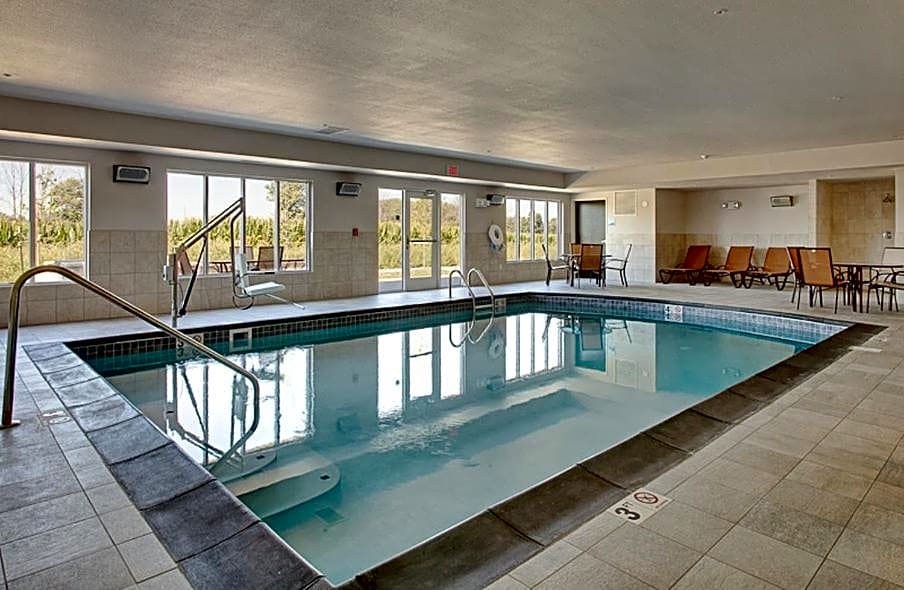 Holiday Inn Express & Suites North Fremont, an IHG Hotel