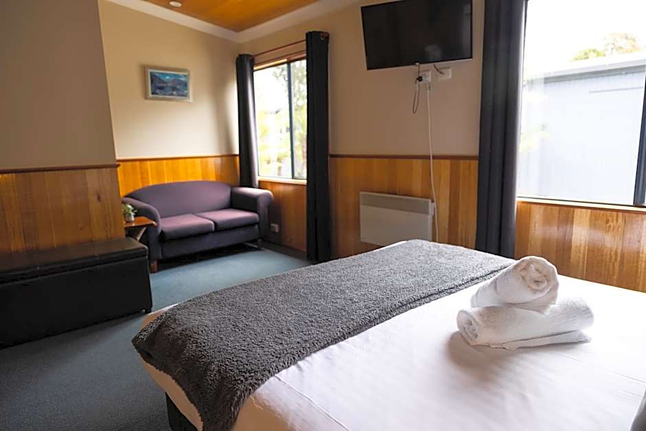 Tullah Lakeside Lodge