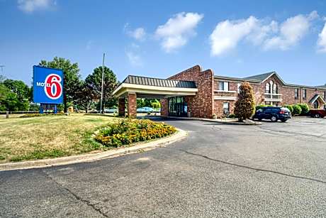 Motel 6-Waukegan, IL