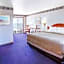 Super 8 by Wyndham Mackinaw City/Beachfront Area