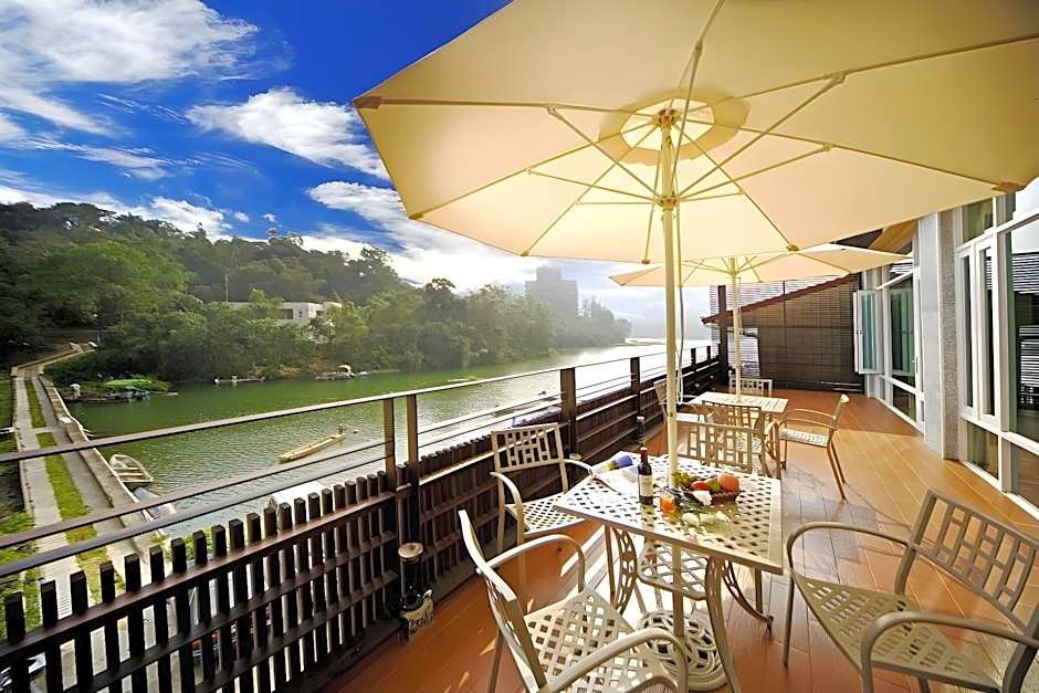 Sun Moon Lake Karuizawa Villa B&B